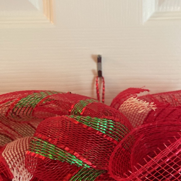 24” Nutcracker Christmas Handmade Mesh Wreath w/ Wooden Nutcracker Sign - Picture 8 of 12